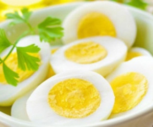 Bé gái 3 tuổi bị ngộ độc vì ăn trứng luộc, bà ngoại hối hận vì cách luộc trứng phản khoa học