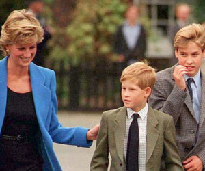 Tiết lộ những nỗi lo của Công nương Diana lúc sinh thời về tương lai Harry: Nhiều năng lượng nhưng dễ 'cả thèm chóng chán', khác hẳn anh trai