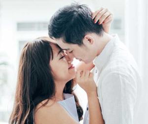 Nếu trong khi hôn anh ấy có 4 cử chỉ nhỏ nhặt này, bạn là người phụ nữ khiến anh ấy cực kì muốn nâng niu đấy!