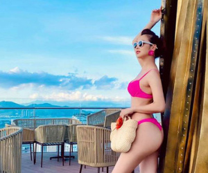 'Bà mẹ 4 con' Jennifer Phạm khoe vóc dáng nóng bỏng ở tuổi 35
