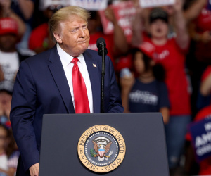 Ông Trump nói Mỹ nên xét nghiệm chậm lại vì có quá nhiều ca nhiễm Covid-19