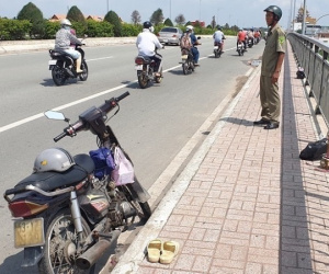 Điều tra vụ nhảy cầu tự tử nghi do bị 'giang hồ' đòi nợ