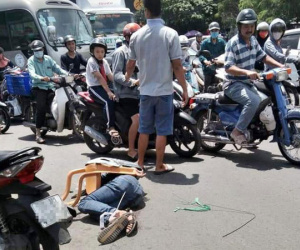 Vây bắt tên trộm SH, 3 người dân bị đâm trọng thương