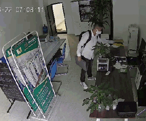Video: Trộm đột nhập văn phòng, cuỗm iPad và Macbook nhanh như chớp