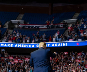 8 nhân viên chiến dịch vận động tranh cử của tổng thống Trump nhiễm Covid-19