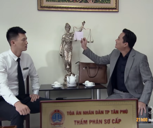 'Lựa chọn số phận' tập 6: Gã chồng tồi hối lộ thẩm phán Cường, Quang bị kẻ xấu ném bom bẩn ngay trước tòa
