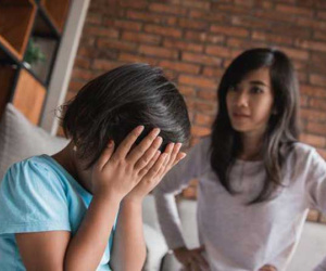 Mẹ cho tiền triệu nhưng không biết ngày nào tôi cũng phải uống thuốc ngủ: Tình yêu không đúng cách tổn thương và ngột ngạt vô cùng