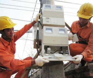 Ghi sai số điện, hóa đơn tăng sốc: Giảm lương lãnh đạo EVN... xây phần mềm ghi số điện?!