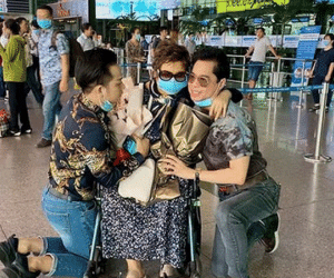 Mẹ Ngọc Sơn quyết định một mình về Việt Nam điều trị khối u, tình trạng sức khoẻ hiện tại cải thiện đáng mừng