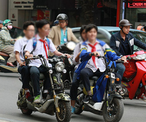 Người từ 16 tuổi trở lên buộc phải có bằng lái xe A0 mới được điều khiển xe điện?