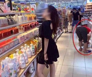 Tạo dáng ưỡn ẹo trong quầy hàng siêu thị, cô gái trẻ mở lời mỉa mai bà mẹ bỉm sữa đang chổng mông phía sau và cái kết đáng đời
