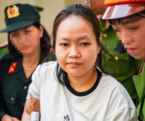 Trước tòa, bố của kẻ chủ mưu vụ giết người đổ bê tông khóc và xin lỗi gia đình các nạn nhân