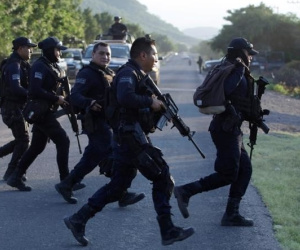 Mexico: Kinh hoàng phát hiện 14 thi thể bên lề đường