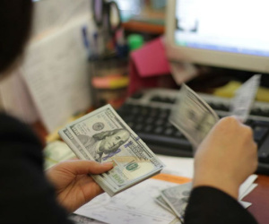 Giá USD 'chợ đen' ngày càng lao dốc