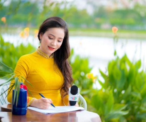 Nữ MC xinh đẹp kể về cú 'lội ngược dòng' kiếm 100 triệu/ tháng và câu chuyện tình cùng 'đại gia bí ẩn' phía sau