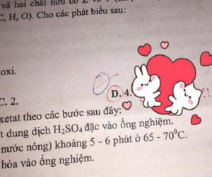 Sắp hết giờ mà chưa kịp khoanh đáp án, nam sinh cuống quá hóa sai lầm nhưng lời phê bắt trend của cô giáo mới hài