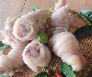 Móng giò rút xương rẻ đáng ngờ, sang tay cả tấn, ngày lãi tiền triệu