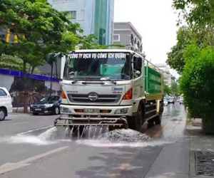 Hà Nội chi 114 tỷ phun nước hạ nhiệt: Nhiều quận, huyện hẹn... mùa thu mới phun