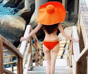 Khoảnh khắc khó tin của mẹ bầu Hà Hồ: Giữa thai kì mà vẫn khoe vòng eo con kiến!