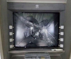 Nhậu say, nam thanh niên vác búa đập nát cây ATM để 'đòi thẻ, đòi tiền'