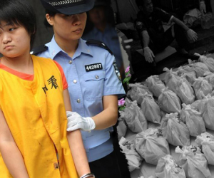 Thảm án trong nhà vệ sinh: Con gái ngoan hiền tự tay vấy bẩn chính mình khi sát hại bố mẹ và động cơ gây án đến hiện tại vẫn là ẩn số
