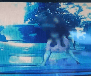 Video: Ô tô dính đầy sơn, tài xế kinh ngạc khi phát hiện người phụ nữ lạ trong camera hành trình