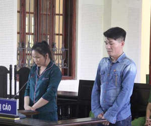Rủ bạn gái đi vận chuyển 'hàng trắng', cặp đôi dắt tay nhau vào tù