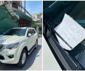 Vô tư đỗ xe chắn cửa nhà người khác, tài xế ngượng 'chín' mặt khi đọc được mảnh giấy gia chủ để lại