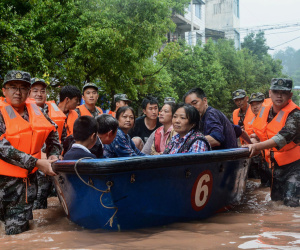 Lũ lụt đặc biệt nghiêm trọng ở Trung Quốc khiến hơn 100 người chết, mất tích
