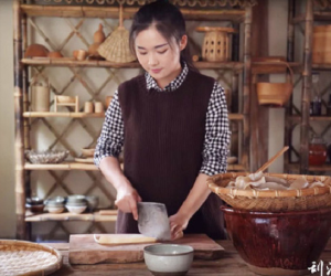 Ngay tại Trung Quốc đã có loạt vlogger phong cách na ná Lý Tử Thất, có người còn gần như 'copy' nguyên si