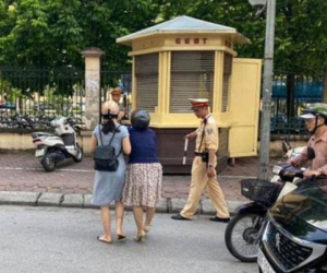 Hà Nội: Xác minh thông tin CSGT kéo ngã hai người phụ nữ đi xe máy