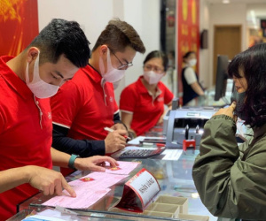 Giá vàng 'sốt siêu vi' – mua vào có lợi hay chăng?