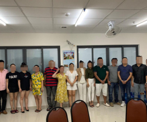 TP.HCM: Bị tạm giữ vì thác loạn ma túy tập thể, nhóm 'dân chơi' gây phẫn nộ khi vẫn tạo dáng tươi cười để chụp ảnh