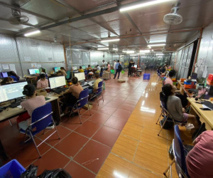 Gần 100 cảnh sát cơ động bắt kho hàng lậu 10.000 m2 bán online trên Facebook