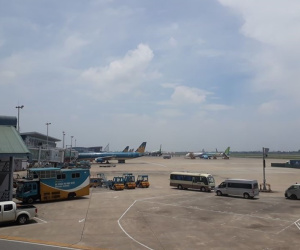 Từ vụ xe biển xanh vào sát máy bay đón Phó Bí thư Phú Yên: Phương tiện nào được phép hoạt động trong sân bay?