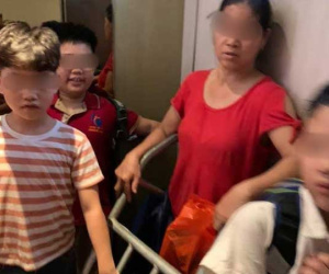 Chen chúc đẩy xe hàng vào thang máy chung cư đúng giờ cao điểm, người phụ nữ còn lớn tiếng quát tháo trẻ nhỏ khiến cư dân bức xúc