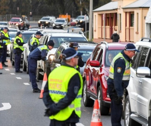 Người Australia vét sạch hàng trước giờ phong tỏa