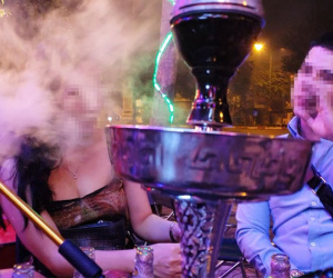 Các beer club tràn ra đường Phạm Văn Đồng