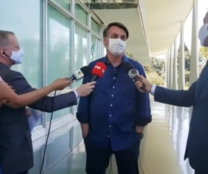 Tổng thống Brazil tháo khẩu trang, nói 'vẫn khỏe mạnh' sau khi dương tính với Covid-19