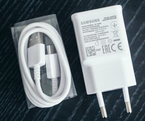 Theo chân Apple, đến lượt Samsung bỏ củ sạc trên smartphone của mình?