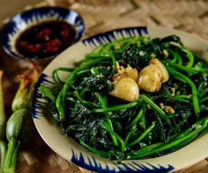 Đây là loại rau giàu vitamin gấp 10 lần củ khoai lang, có tác dụng phòng bệnh ung thư và cực tốt cho ngày 'đèn đỏ'