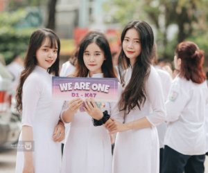 Xuất hiện ngôi trường đánh bại Phan Đình Phùng, Ams, Chu Văn An... vì dàn nữ sinh quá xuất sắc trong lễ bế giảng 2020