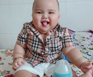 Mẹ trẻ khoe cảnh 2 con ngủ ngồi gật lên gật xuống, các mẹ thi nhau vào xin 1 điều