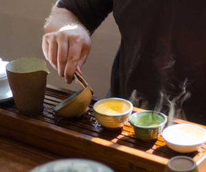 Người Hong Kong có số giờ làm việc nhiều nhất thế giới nhưng vẫn sống thọ