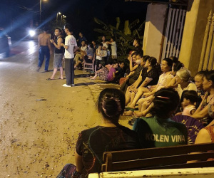 Người dân lại chặn xe rác vào bãi rác Nam Sơn trong đêm