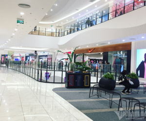 Đồng loạt đóng cửa, trung tâm hàng sang vắng lặng bất ngờ