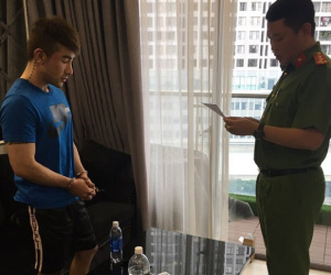 Thu giữ sổ tiết kiệm 3 tỷ đồng của 'tú ông' Lục Triều Vỹ cùng nhiều đoạn tin nhắn với đại gia
