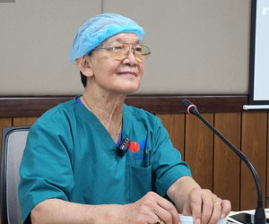 Bác sĩ mổ tách cặp song sinh Việt - Đức 32 năm trước: 'Dù rất khó khăn nhưng nếu ai ở trong vị trí của tôi đều cảm thấy hạnh phúc'