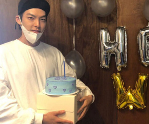 Kim Woo Bin mừng sinh nhật tuổi 32 bên 'chị đẹp' Shin Min Ah?