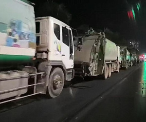 Xe chở rác xếp hàng dài 1 km trong đêm vì người dân Phúc Diễn lập chốt chặn